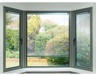 The advantages and disadvantages of built-in blinds window